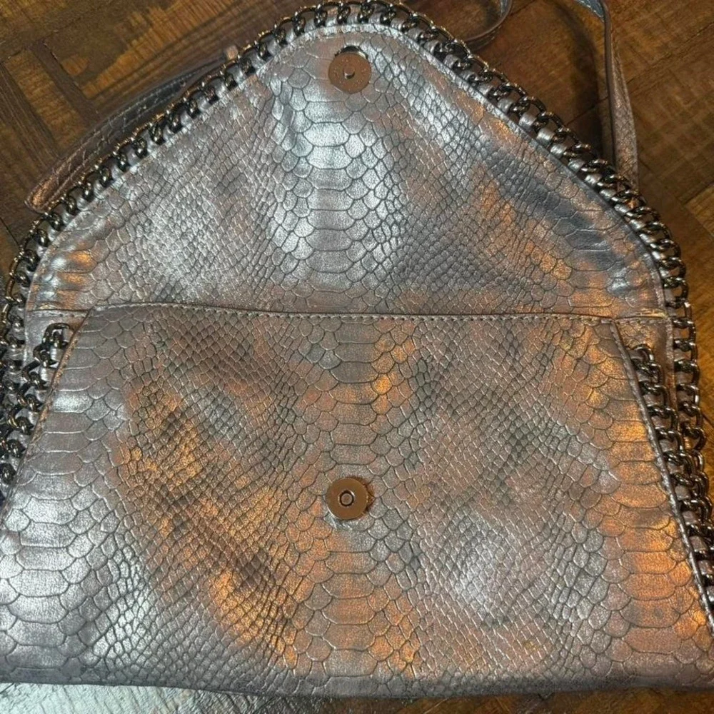 Vintage Guess Y2K Silver Snakeskin Crossbody Clutch Metallic Chain‎ Bag